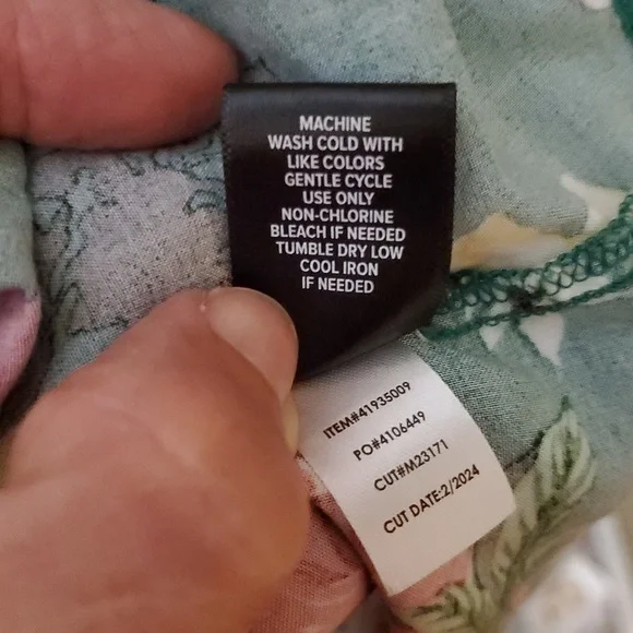 Torrid V-Neck Challis Mini Green Floral Patterned Dress 3X. - Picture 7 of 7